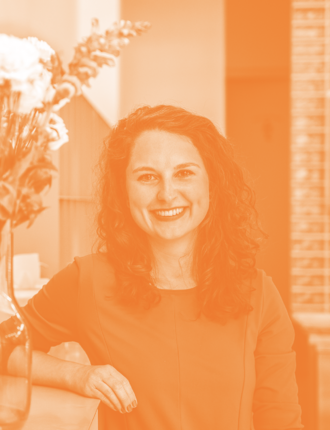 Šestá řada Screenshotu je tu! S Pavlou Hubálkovou o válce, péči, AI, lese i neviditelném světě mikrobiomu