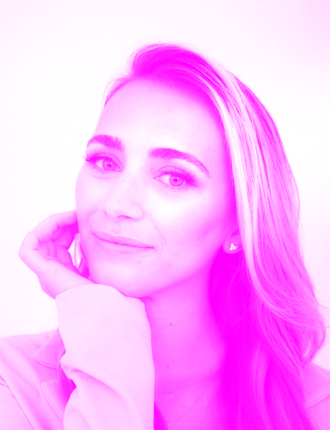 Proč se cítíme bezmocní? Grace Blakeley o kapitalismu, ze kterého těží krajní pravice – a co s tím?