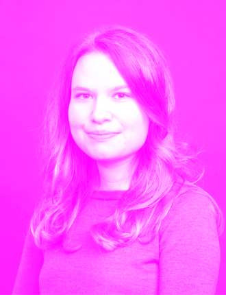 Proč se krajní pravice šíří přes mateřství a domácnost? Eviane Leidig o ženosféře – a jak poznat její triky